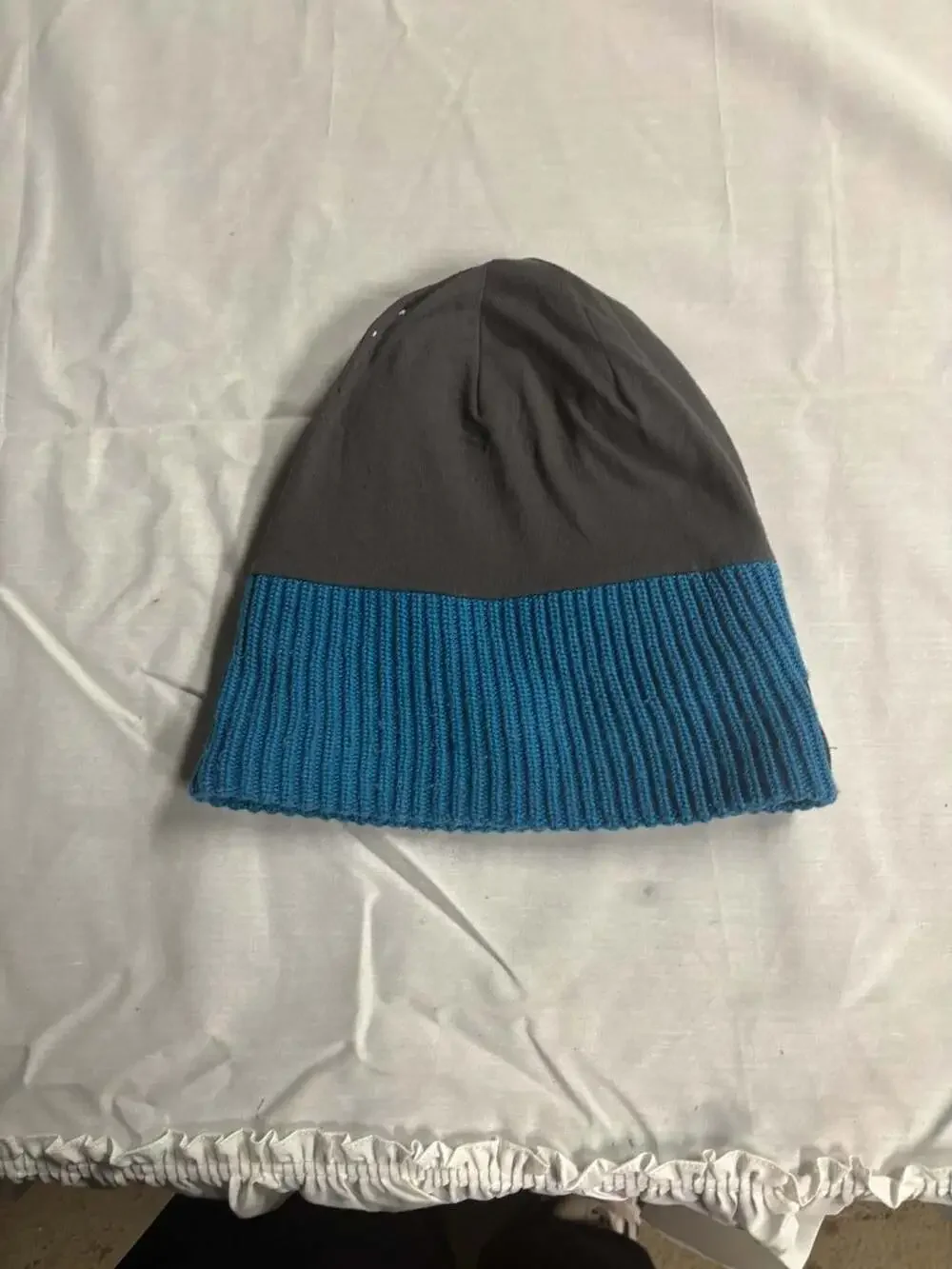 The North Face Logo Box Cuffed Beanie in Blue